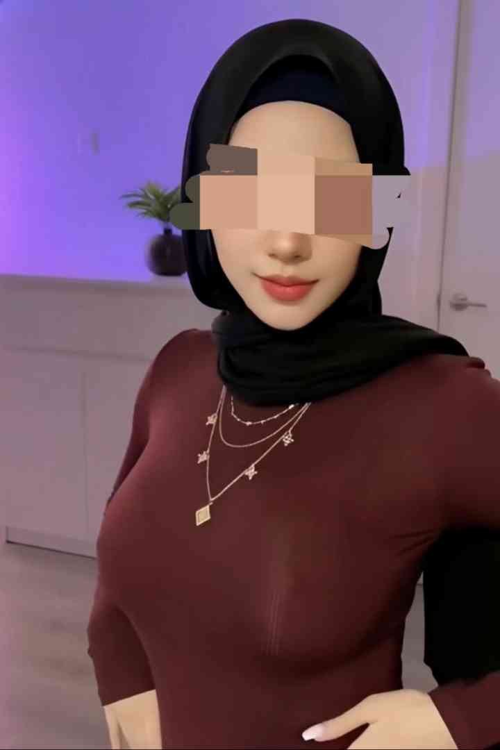 KL escort call girl in hijab and maroon top